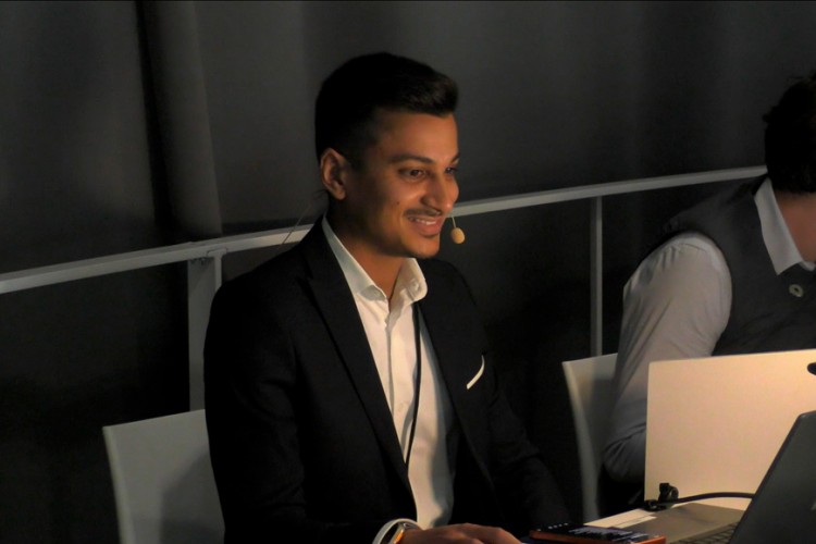 Real Surgery - Chirurgie d’un trou maculaire