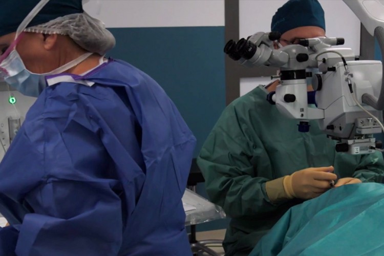 Real Surgery - Cataracte - Sophi Rayner – OphtaFrance IOL Max Vision
